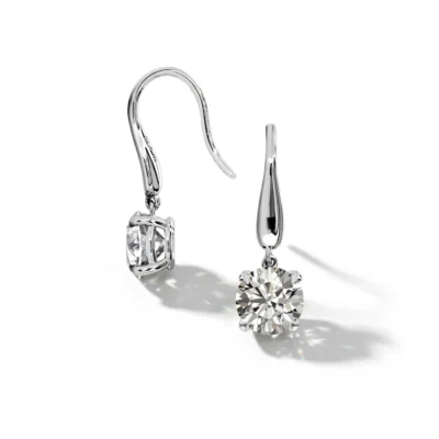 Amy earring by Gordon Max, product photograph.